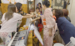 �����E����