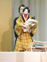 �������y