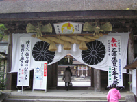 �F��{�{���